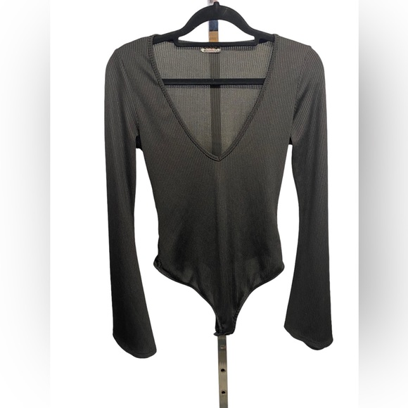 Intimately Free People black ribbed bodysuit with bell sleeves size Xsmall - Picture 3 of 4